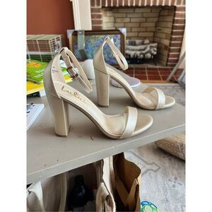 Lulu’s Taylor Gold Block Heel Open Toe Ankle Strap sandals sz 7 EUC